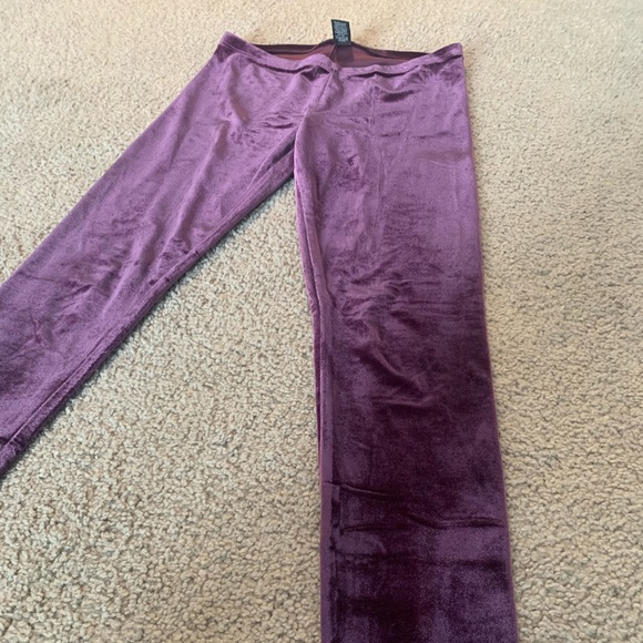 Velvet Leggings HUE Brand - Picture 3 of 3